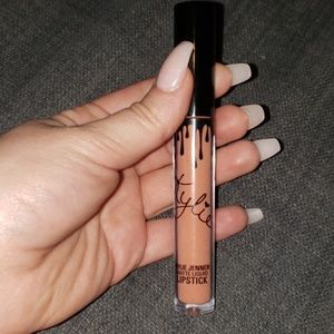 Kylie liquid lip in shade Dirty Peach